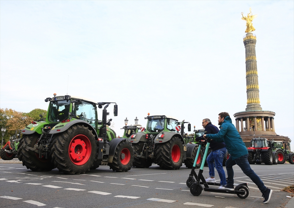 Alman çiftçiler hükümeti protesto etti 5
