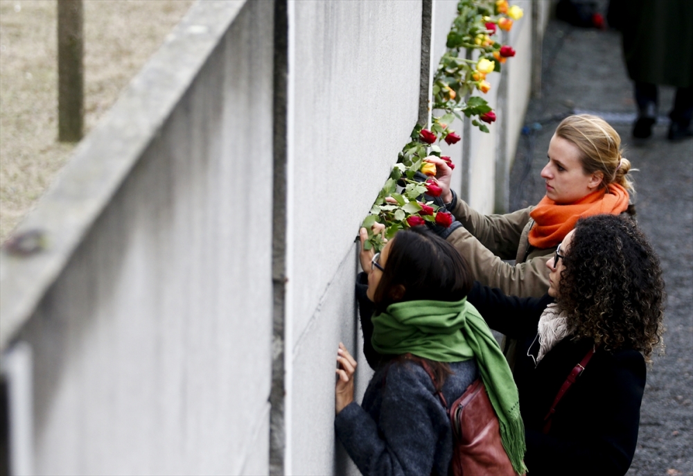 Berlin Duvarı'nın yıkılışının üzerinden 30 yıl geçti 1