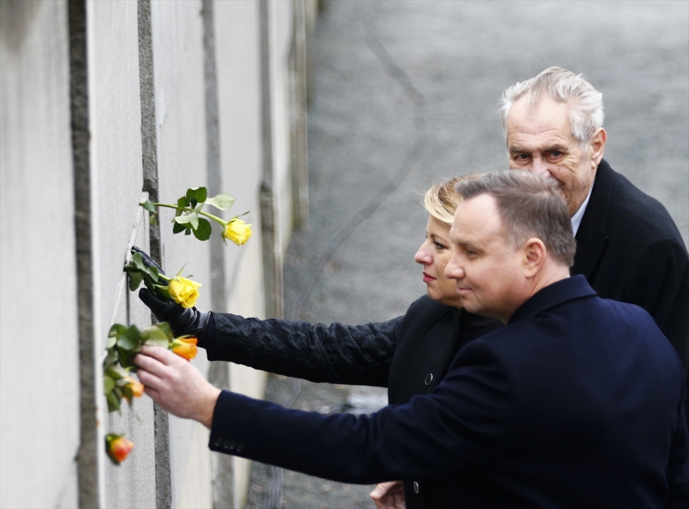 Berlin Duvarı'nın yıkılışının üzerinden 30 yıl geçti 42