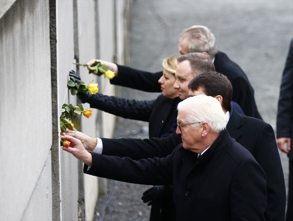 Berlin Duvarı'nın yıkılışının üzerinden 30 yıl geçti 45