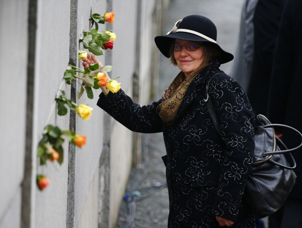 Berlin Duvarı'nın yıkılışının üzerinden 30 yıl geçti 5