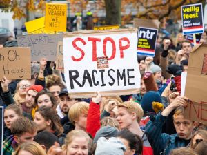 Hollanda'da ırkçılık karşıtı protesto