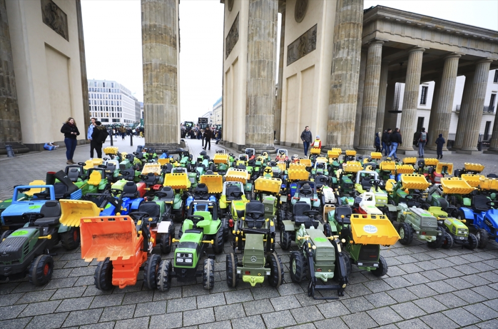 Almanya'da çiftçilerden hükümet protestosu 12