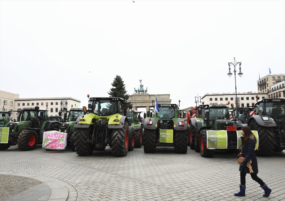 Almanya'da çiftçilerden hükümet protestosu 3