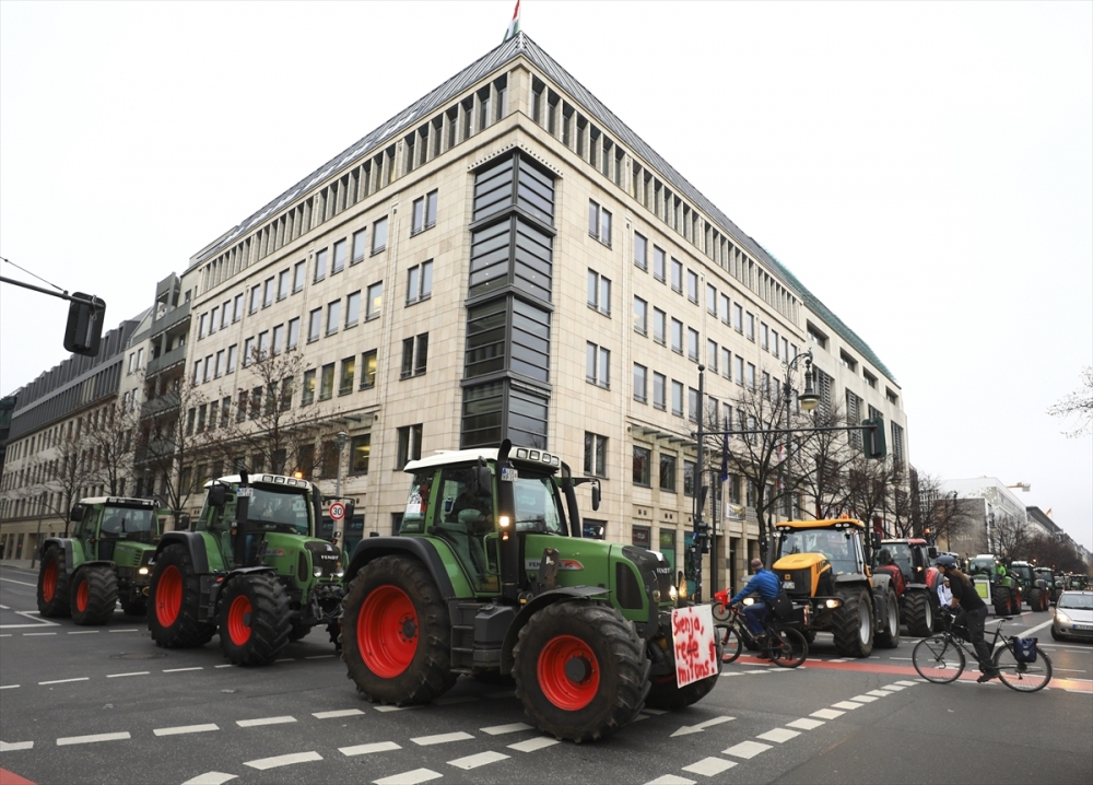 Almanya'da çiftçilerden hükümet protestosu 5