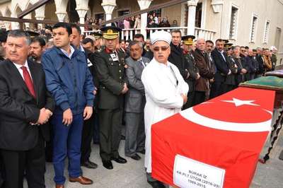Menderes'te boğulan üsteğmen askeri törenle uğurlandı