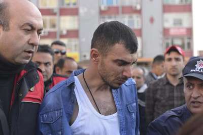 Özgecan için kolunu dağladı