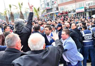 Denizli'de Çakıroğlu için gıyabi cenaze namazı kılındı, yürüyüş yapıldı