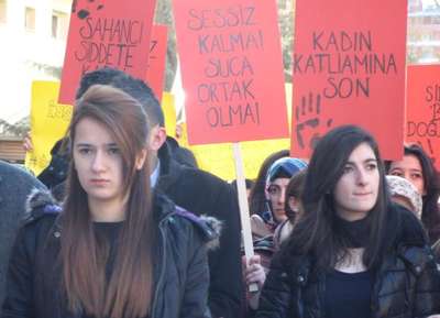 Gümüşhane'de öğrencilerden Özgecan ve Fırat cinayetlerine tepki