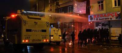 Erzurum'da ülkücülerin yürüyüşünde olay; 3 HDP'li yaralı