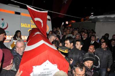 Şehit Astsubay Avcı'nın, baba evine ateş düştü (4)