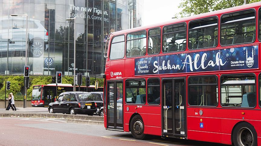 Londra'da otobüslere 'Sübhanallah' yazılı ilanlar yerleştirildi