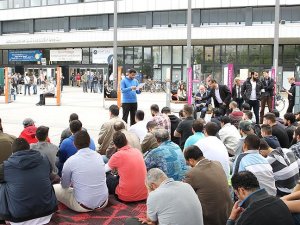 Berlin'de öğrencilerin 'mescit' protestosu sürüyor