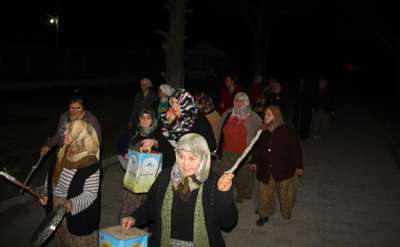Mahalledeki müzikhole kadınlardan tepki