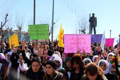 Şırnak'ta DBP'li kadınlar, kadına şiddeti yürüyüşle protesto etti