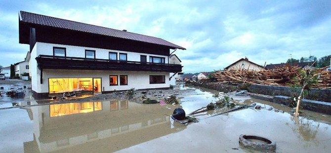 Muson yağmurları 709 can aldı