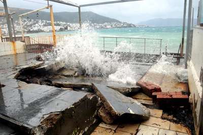 Bodrum'da fırtına hayatı olumsuz etkiliyor