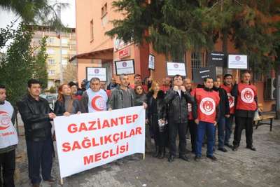 GAZİANTEP'TE AİLE HEKİMLERİNDEN NÖBET EYLEMİ