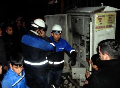 Lastik yakıp elektrik kesintilerini protesto ettiler (2)