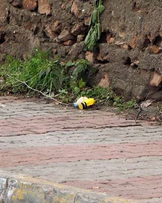 MALTEPE'DE YOL KENARINDA BOMBA BULUNDU