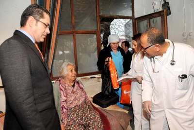 Çocuklarının terk ettiği Hatice Akdaş'a belediye yardım etti
