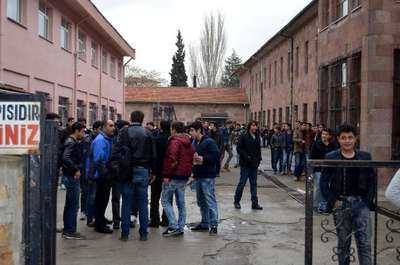 'Üzerimde bomba var' deyip okula girdi, paniğe neden oldu