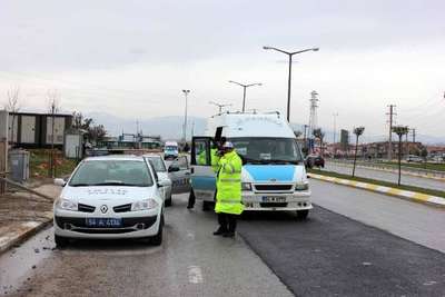 Minibüs ve dolmuşlarda camlara filim ve aksesuar denetimi