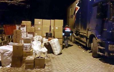 Kargo kamyonunda 1 ton 200 kilo kaçak çay bulundu