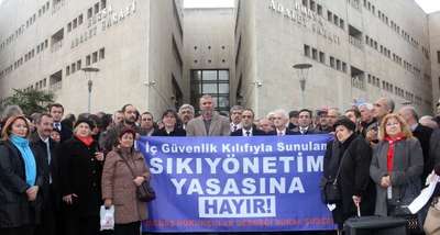 Bursa’da avukatlardan iç güvenlik paketi protestosu