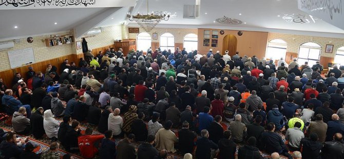 Ramazanın ilk cuma namazı kılındı