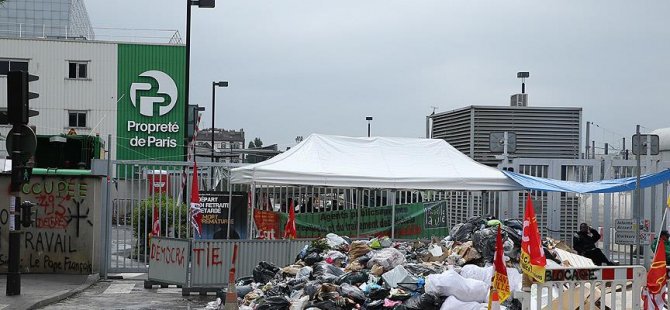 Paris'te 4 gündür çöpler toplanmıyor