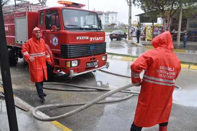 Askerden hava değişimine geldi, berberi bıçakla öldürdü