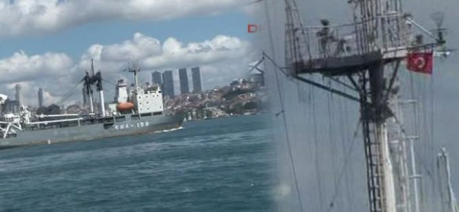 Rus donanması boğazdan Türk bayrağıyla geçti