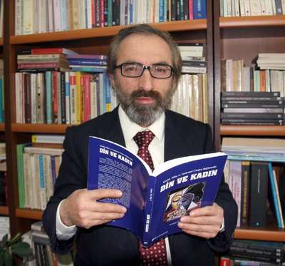 Prof. Dr. Asım Yapıcı: Kadın denilince kızların aklına 'anne', erkeklerin ise 'güzellik' geliyor
