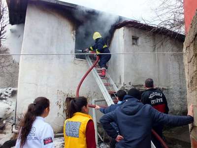 Yozgat'ta ahşap ev yandı, görme engelli yaşlı yanarak öldü