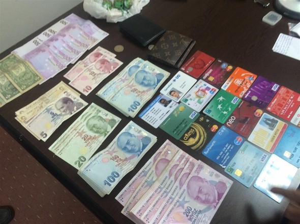 Atalay Filiz'in çantasından çıkanlar
