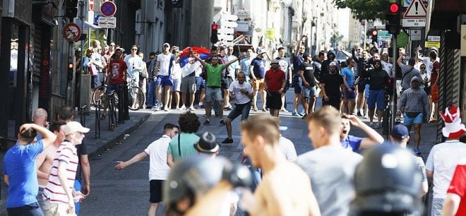 UEFA'dan Rusya ve İngiltere'ye diskalifiye uyarısı