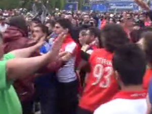 Türk ve Hırvat taraftarlar arasında gerginlik