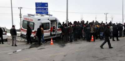 Ambulans ile otomobil çarpıştı: 5 yaralı