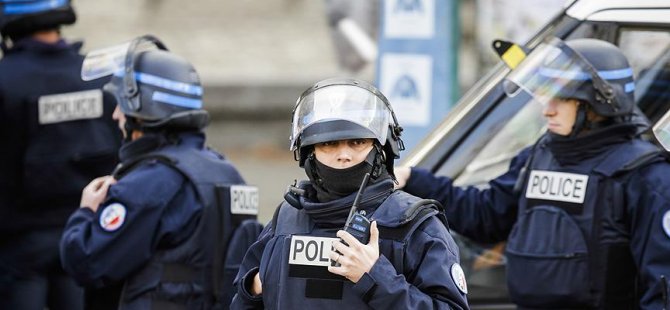 Fransız Parlamentosu'nda polis araması
