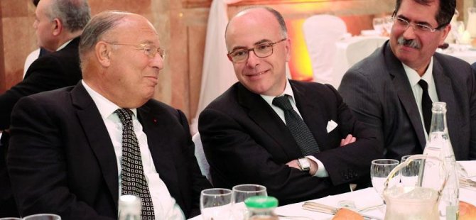 Fransa'da siyasetçiler iftarda bir araya geldi