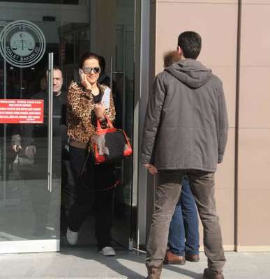 Demet Akalın, Deniz Seki'yi ziyaret için izin aldı