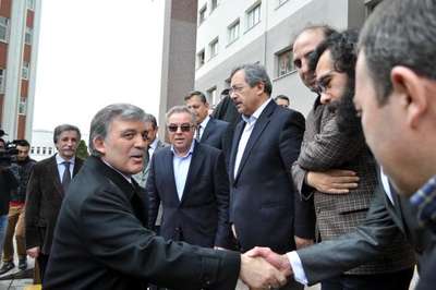 Abdullah Gül, babası ve bir yakınını hastanede ziyaret etti