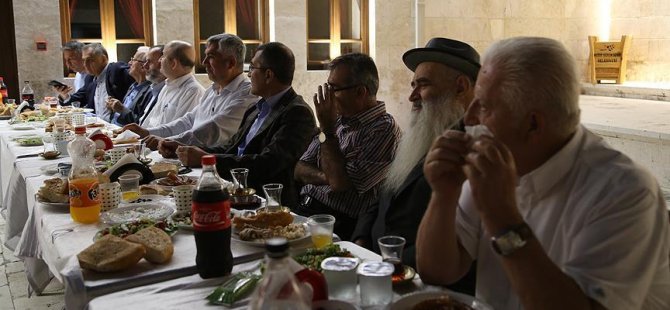 Farklı dinler iftar sofrasında buluştu