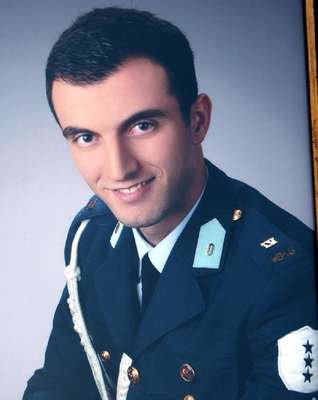 Şehit pilotun evine ateş düştü