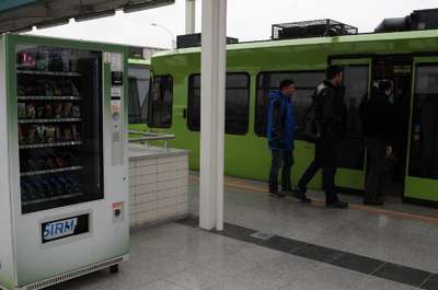 METRO İSTASYONLARINDAKİ MEŞRUBAT OTOMATLARINDAN 10 BİN TL'LİK HIRSIZLIK