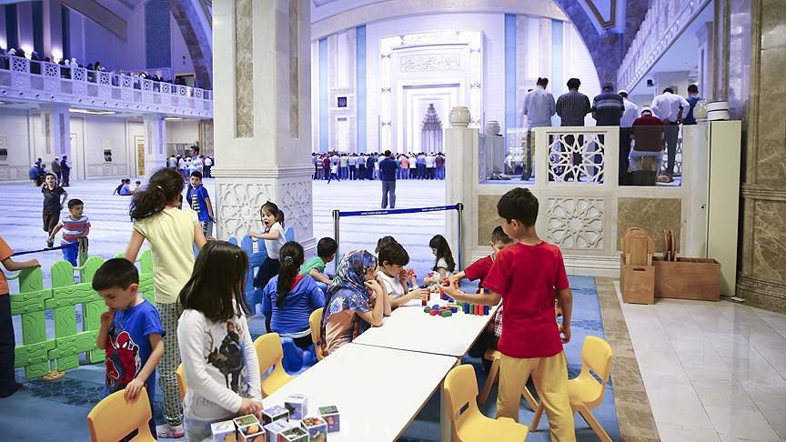Çocuklar için camide oyun alanı