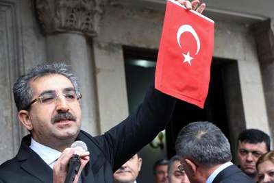 Vali Zahteroğlu, Bolu'dan ayrılırken gözleri doldu