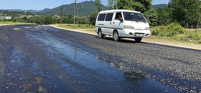 Gölgede 40 dereceyi geçti, asfaltlar eridi