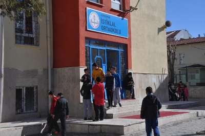Tetanos aşısı olan 10 öğrenci hastanelik oldu